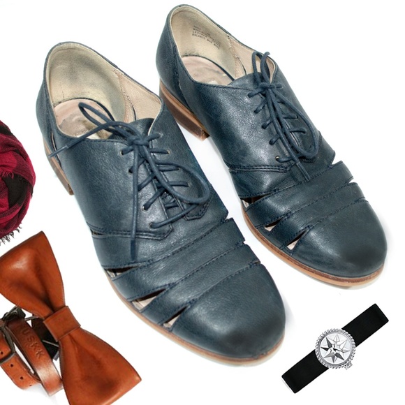 clarks navy brogues